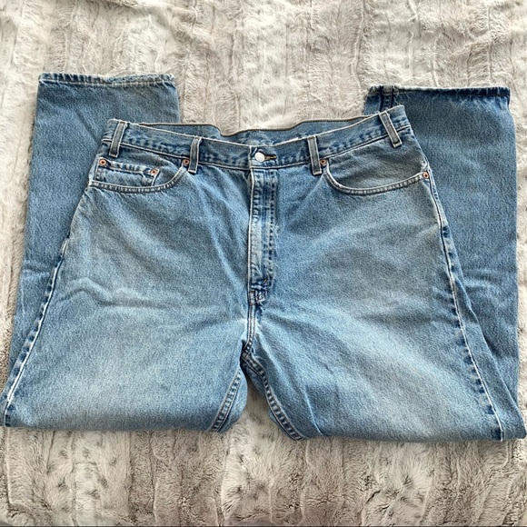 Vintage Levi’s 505 Light Wash Straight Leg Jeans - Picture 3 of 15